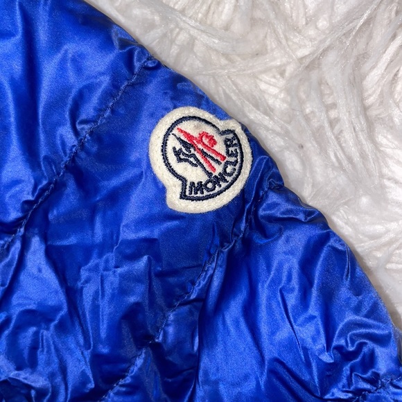 Moncler Puffer - Picture 2 of 7